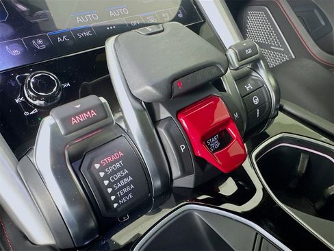 Used 2020 Lamborghini Urus Base image 14