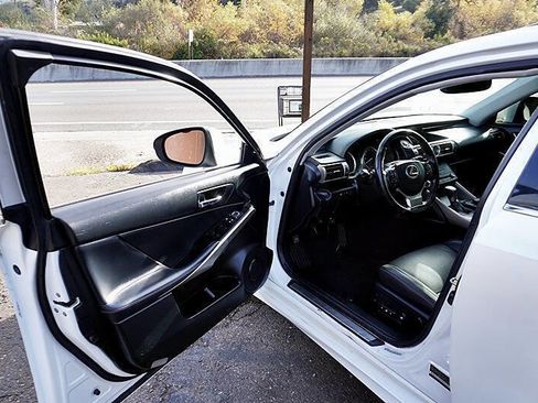 Used 2016 Lexus IS 200t image 34