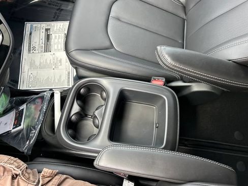 New 2026 Chrysler Pacifica Select w/ S Appearance Package AWD/4WD image 19