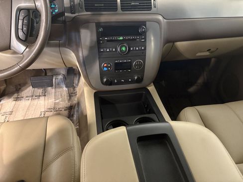 Used 2010 Chevrolet Tahoe LT w/ Luxury Package AWD/4WD image 17