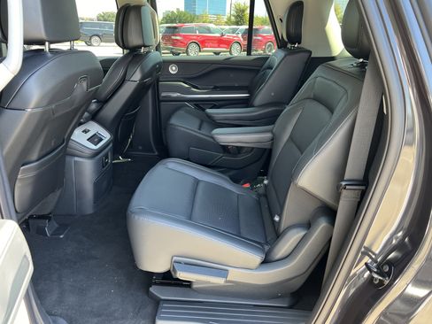 New 2025 Lincoln Navigator L Reserve image 27