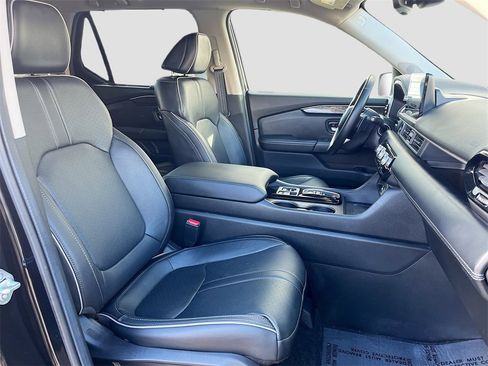 Used 2025 Honda Pilot Elite image 31