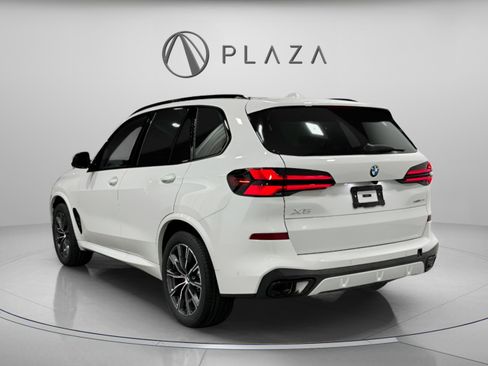 New 2026 BMW X5 xDrive40i w/ Executive Package image 3