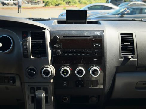 Used 2010 Toyota Sequoia SR5 AWD/4WD image 22