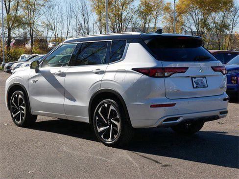 Used 2025 Mitsubishi Outlander SEL image 5