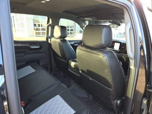 Used 2025 GMC Sierra 1500 Elevation image 15