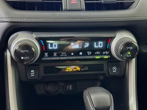 Used 2025 Toyota RAV4 XLE FWD image 24