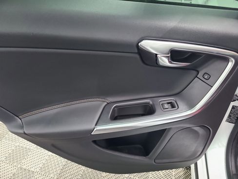 Used 2016 Volvo V60 T5 Cross Country Platinum w/ Climate Package image 37