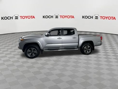 Used 2016 Toyota Tacoma TRD Sport image 19