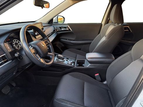 Used 2024 Mitsubishi Outlander ES image 7
