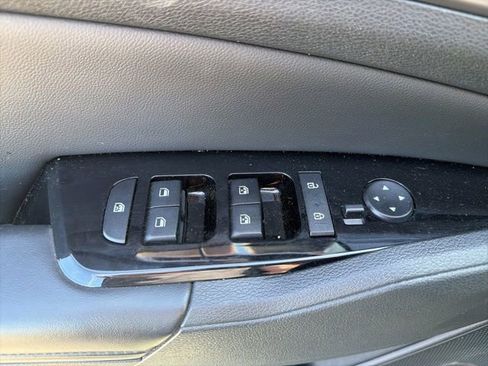 Used 2024 Kia Sportage EX FWD image 11