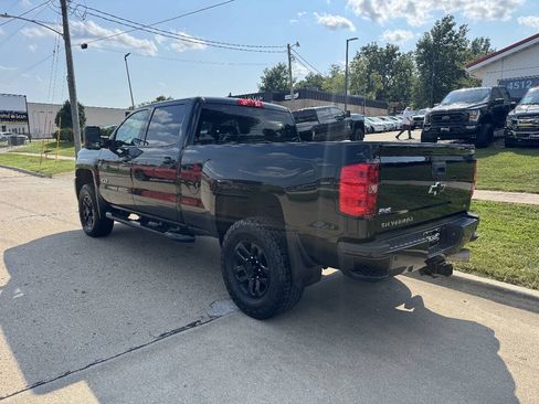 Used 2019 Chevrolet Silverado 2500 LT w/ Midnight Edition AWD/4WD image 3