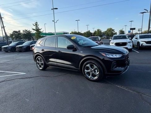Used 2025 Ford Escape ST-Line FWD image 3