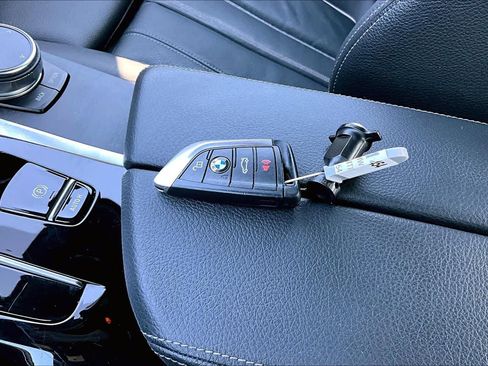 Used 2023 BMW 530i w/ Premium Package RWD image 14