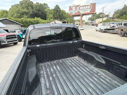 Used 2017 Toyota Tacoma TRD Off-Road w/ Tow Package (A/T) AWD/4WD image 15