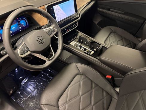 New 2026 Volkswagen Atlas SE image 9