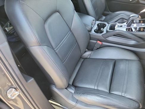 Used 2020 Porsche Cayenne AWD/4WD image 24