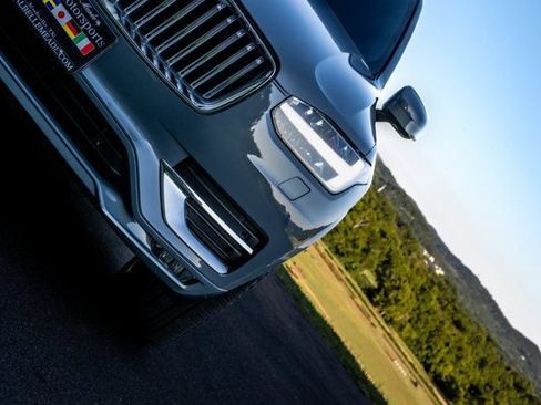 Used 2023 Volvo XC90 B6 Plus w/ Protection Package AWD/4WD image 3