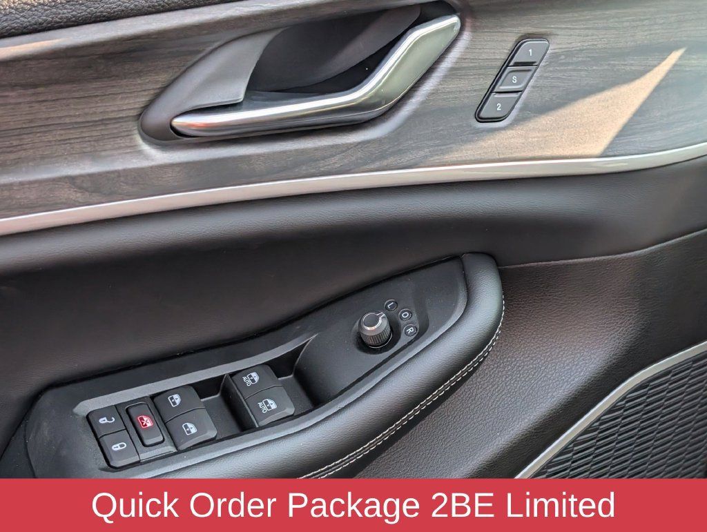 Used 2026 Jeep Grand Cherokee L Limited w/ Limited Altitude Package RWD image 11