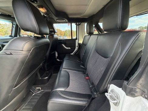 Used 2014 Jeep Wrangler Freedom Edition image 12
