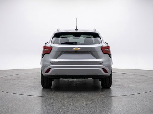Used 2025 Chevrolet Trax LT FWD image 7