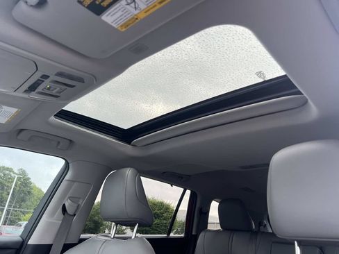 Used 2022 Toyota Highlander XLE AWD/4WD image 27