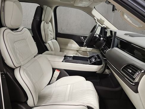 Used 2024 Lincoln Navigator Black Label image 19