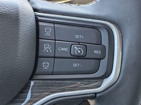 Used 2022 Jeep Wagoneer Series II AWD/4WD image 28