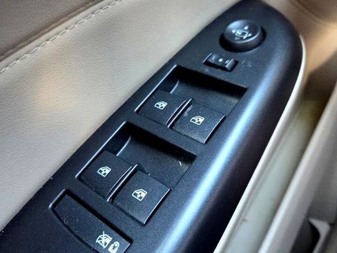 Used 2013 Cadillac SRX Luxury image 28