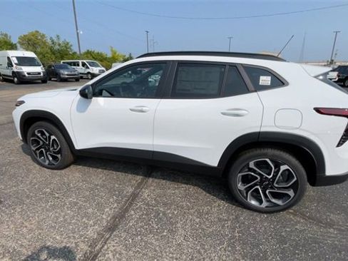 New 2025 Chevrolet Trax RS w/ Sunroof Package image 7