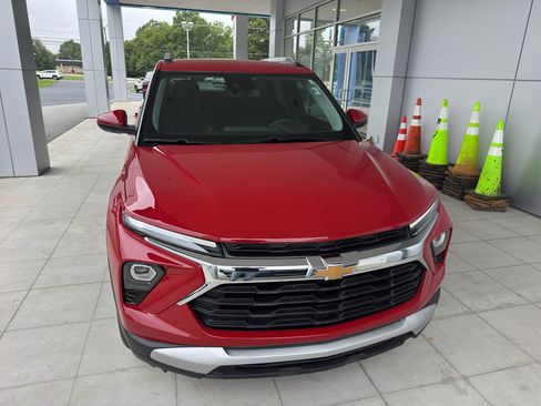 Used 2026 Chevrolet TrailBlazer LT w/ Driver Confidence Package FWD image 2