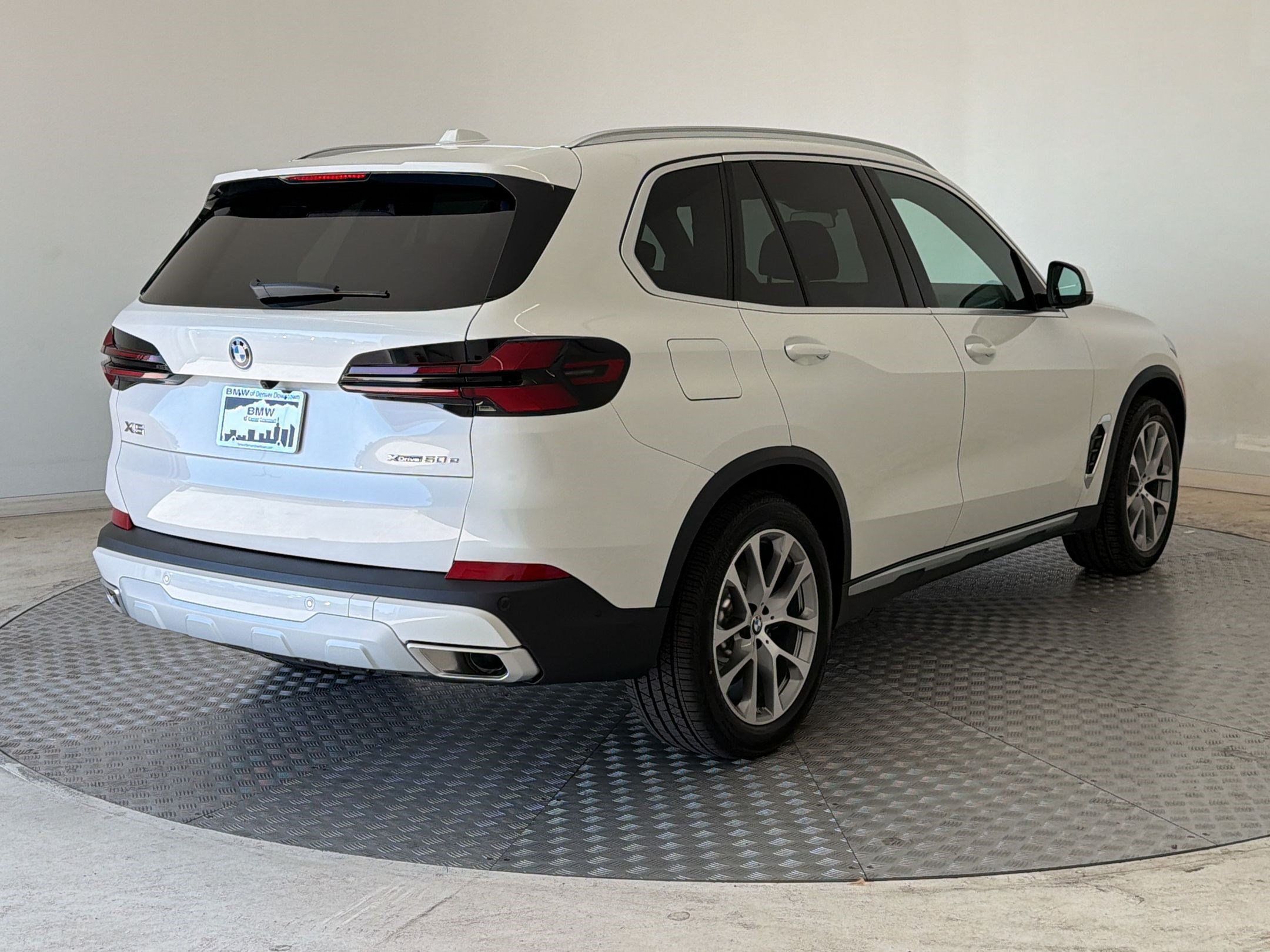 New 2026 BMW X5 xDrive50e w/ Climate Comfort Package AWD/4WD image 9
