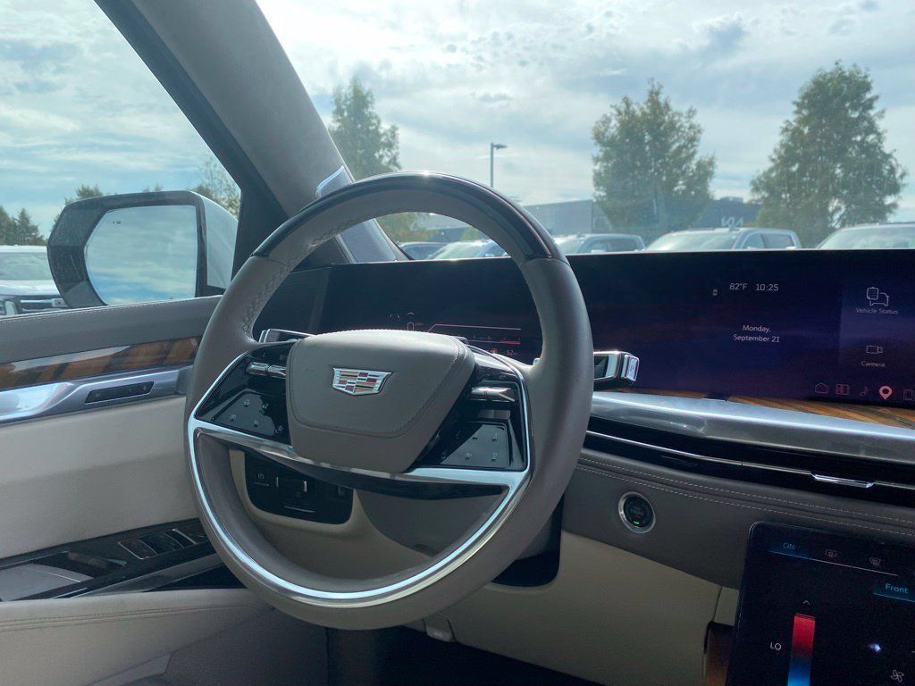 Used 2025 Cadillac Escalade Sport Platinum w/ LPO, ONYX Package AWD/4WD image 35