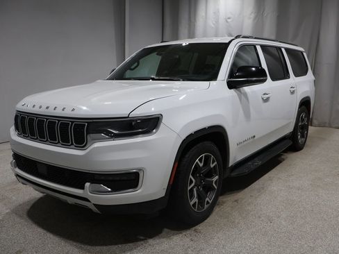 Used 2024 Jeep Wagoneer L Series III w/ Flexible Seating Group image 7