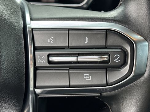 Used 2024 GMC Canyon Elevation image 24