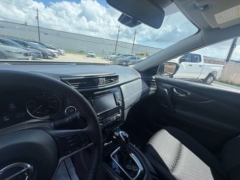 Used 2020 Nissan Rogue SV AWD/4WD image 11