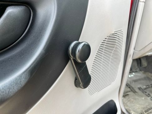 Used 2000 MAZDA B-Series Pickup SE image 12