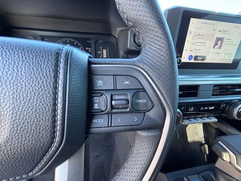 Used 2025 Toyota Tacoma SR5 AWD/4WD image 26