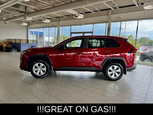 Used 2022 Toyota RAV4 LE AWD/4WD image 5