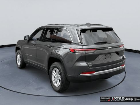 Used 2023 Jeep Grand Cherokee Laredo AWD/4WD image 8