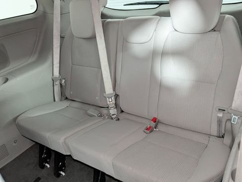 Used 2021 Kia Sedona LX image 44