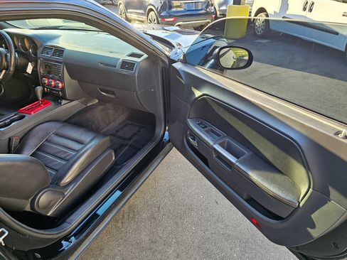 Used 2014 Dodge Challenger SXT RWD image 17