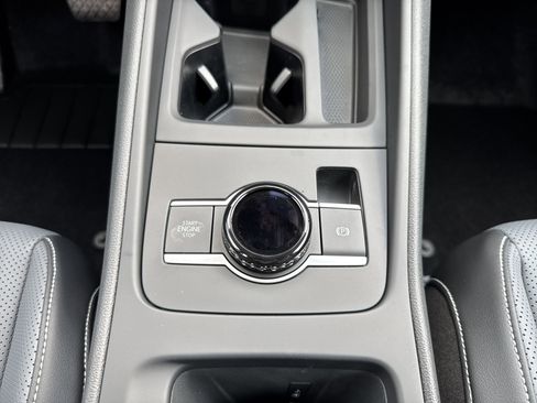 New 2025 Volkswagen Tiguan SE image 14