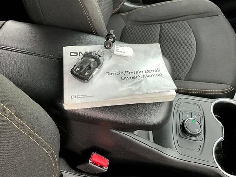 Used 2021 GMC Terrain SLE AWD/4WD image 16