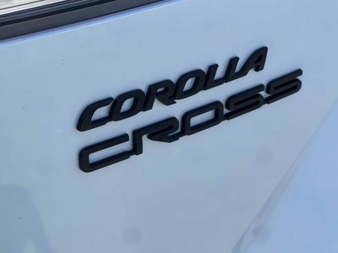 Used 2022 Toyota Corolla Cross LE w/ Moonroof Package AWD/4WD image 6