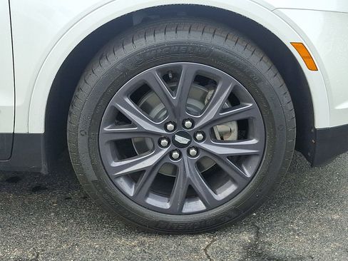 Used 2018 Cadillac XT5 Luxury w/ LPO, Black Ice Package AWD/4WD image 8