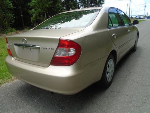 Used 2004 Toyota Camry LE FWD image 5