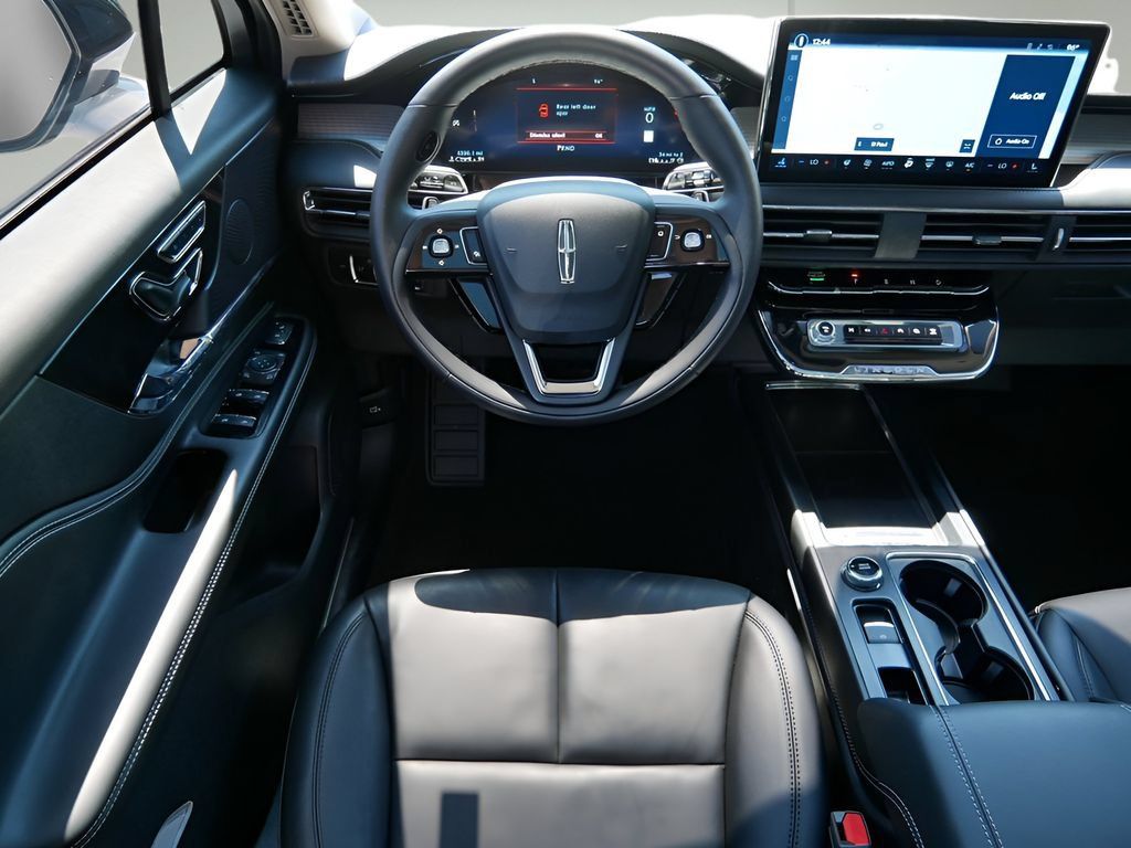Used 2025 Lincoln Corsair AWD w/ Equipment Group 101A image 13