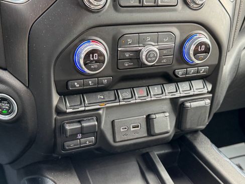 Used 2022 GMC Sierra 2500 AT4 w/ AT4 Preferred Package AWD/4WD image 43