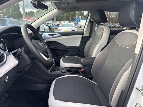 New 2026 Volkswagen Taos SE image 15